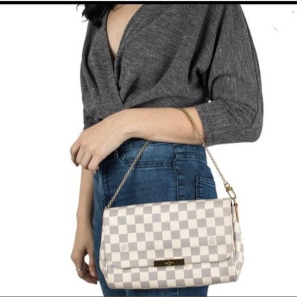 LOUIS VUITTON
Damier Azur Favorite MM
